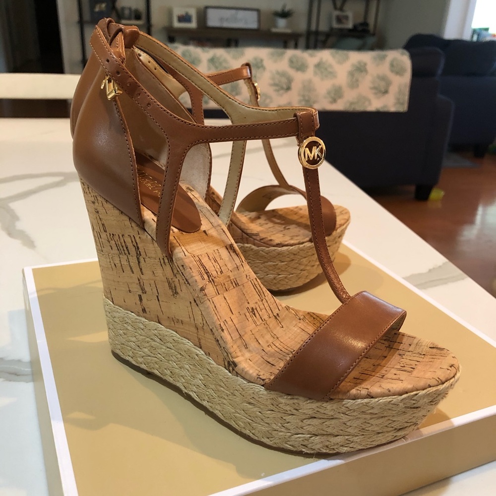 BRAND NEW- Michael Kors Kerri Wedges 💕